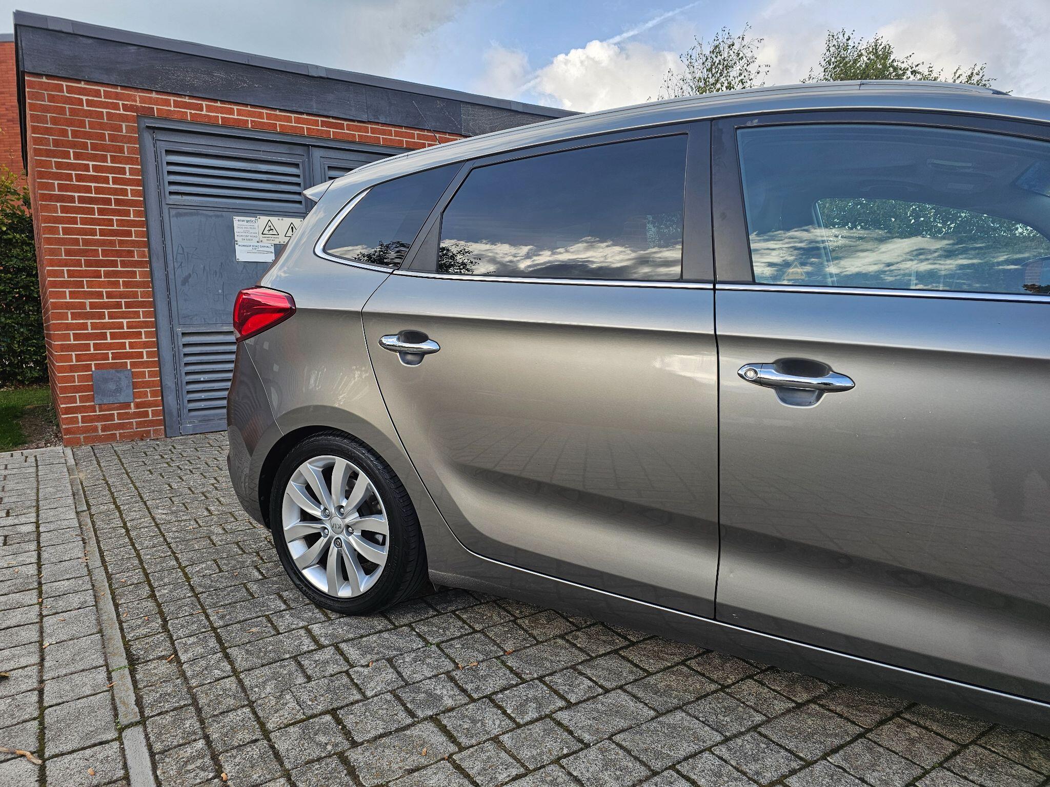 Kia Carens view 8