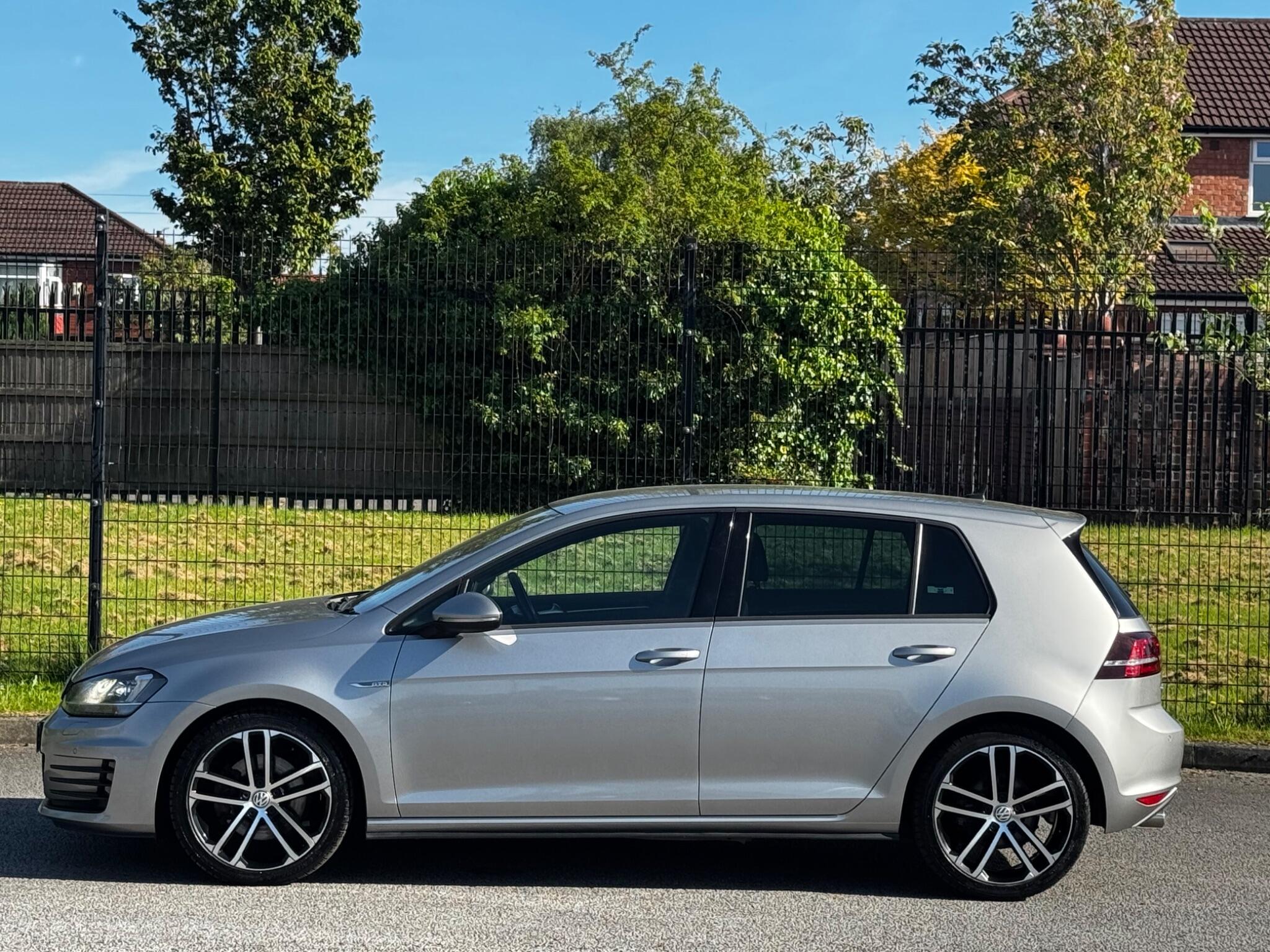 Volkswagen Golf view 12