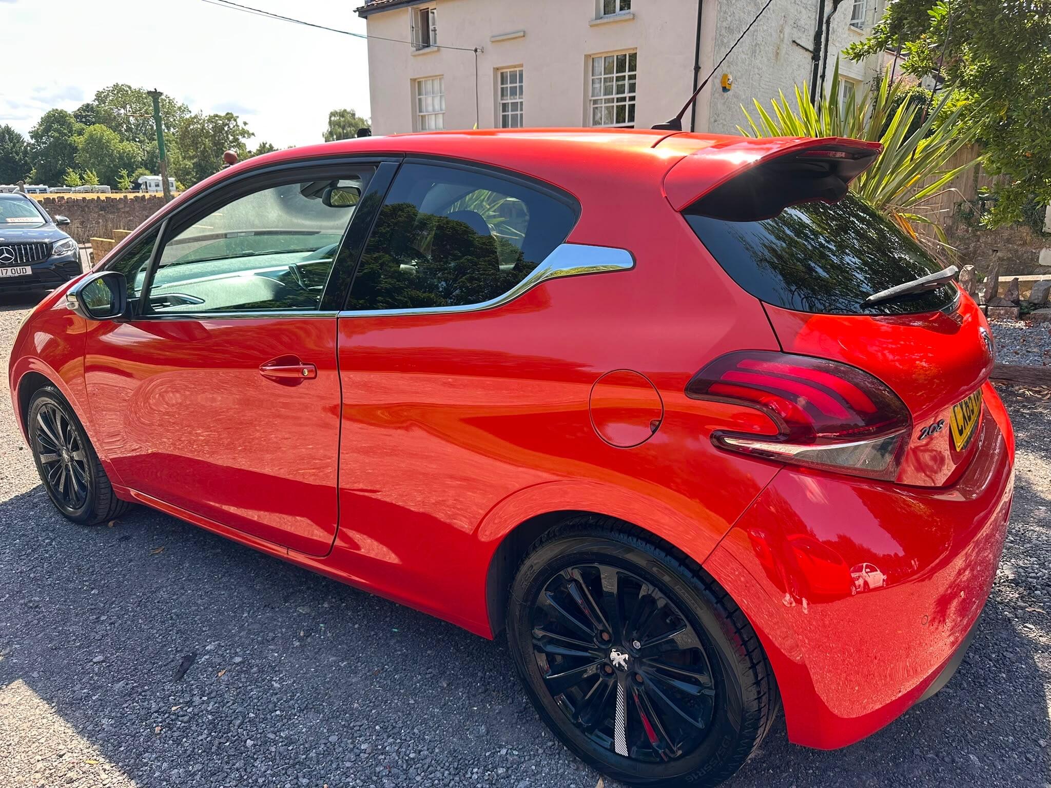 Peugeot 208 view 12