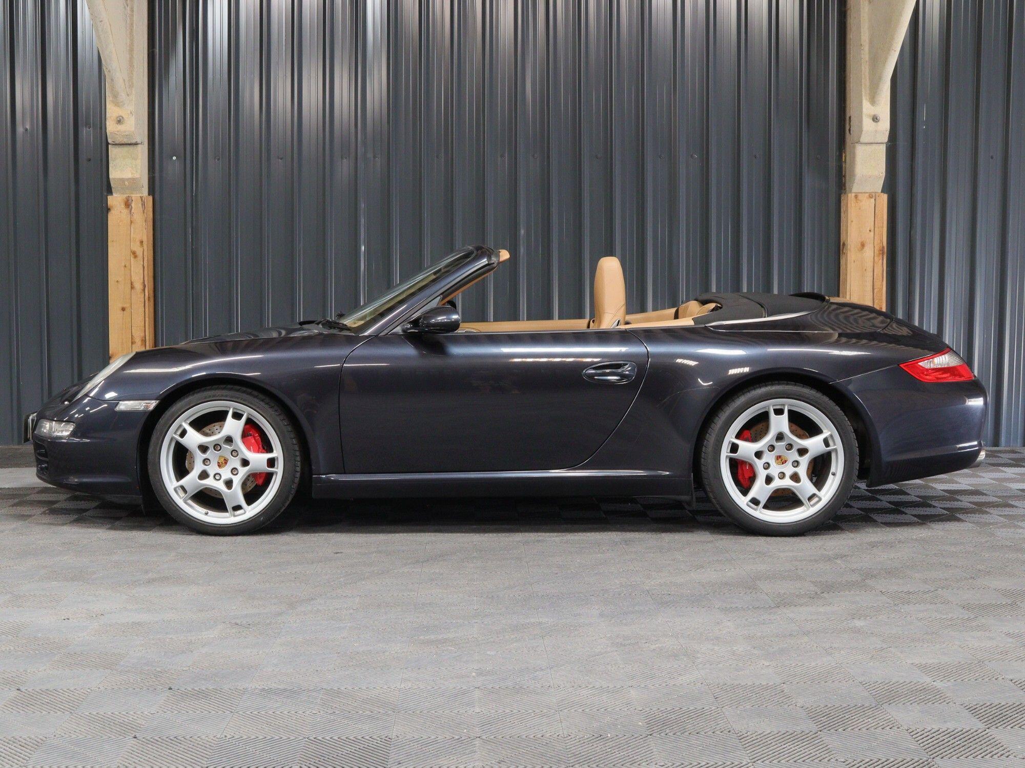 Porsche 911 view 18