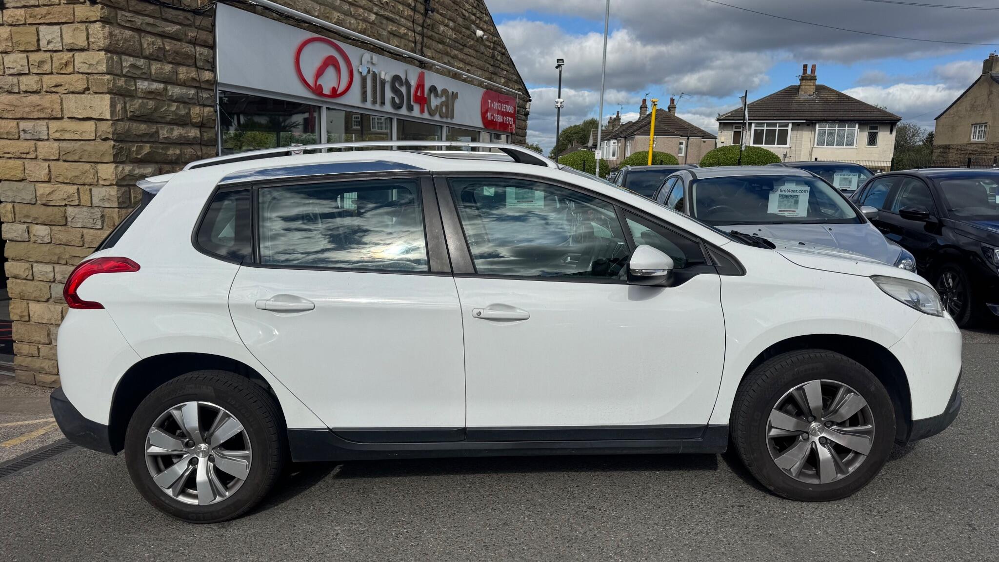 Peugeot 2008 view 6