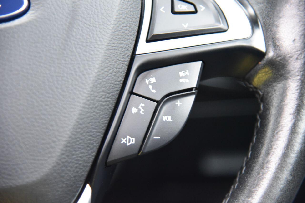 Ford Galaxy view 38
