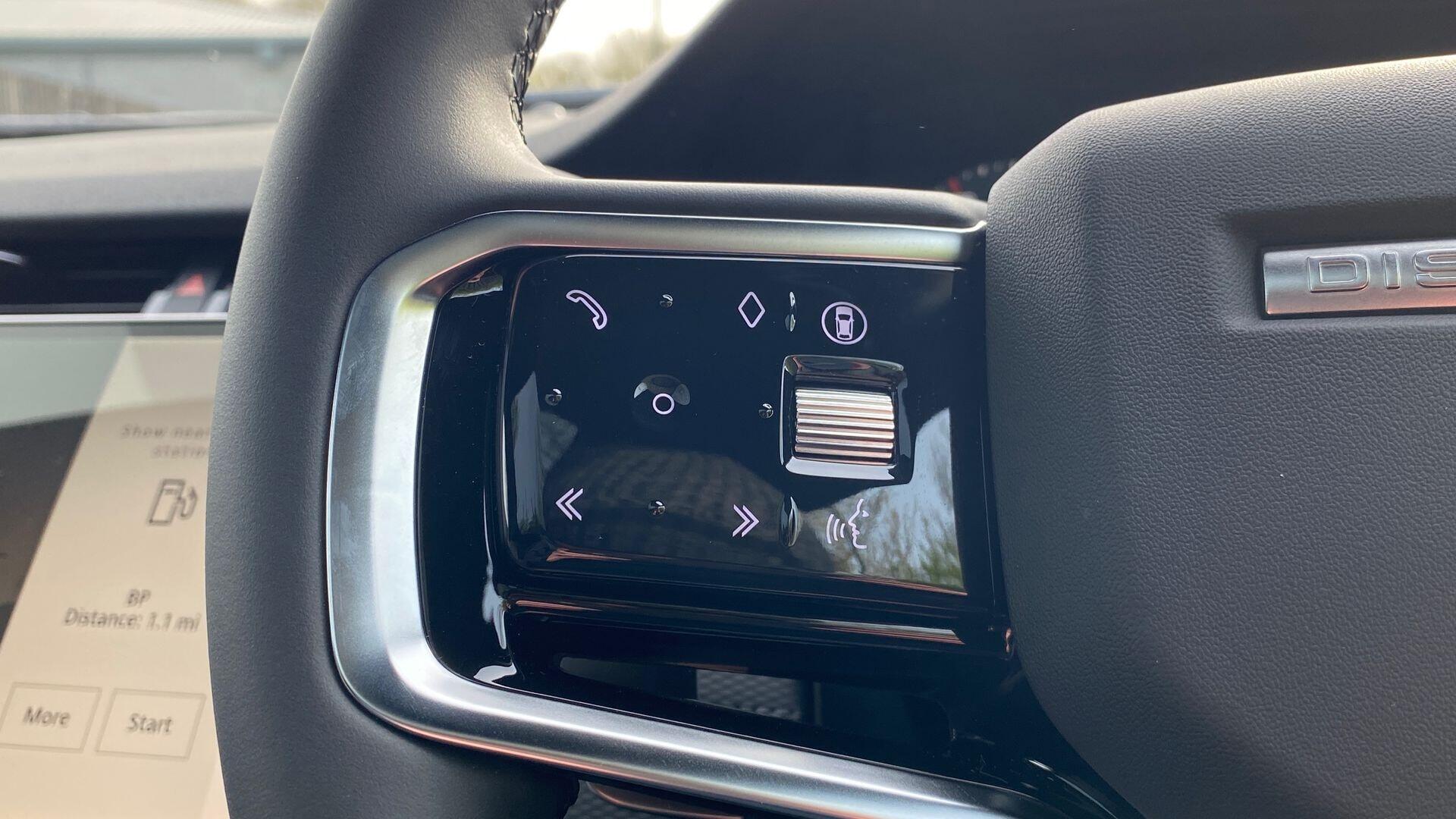 Land Rover Discovery Sport view 33