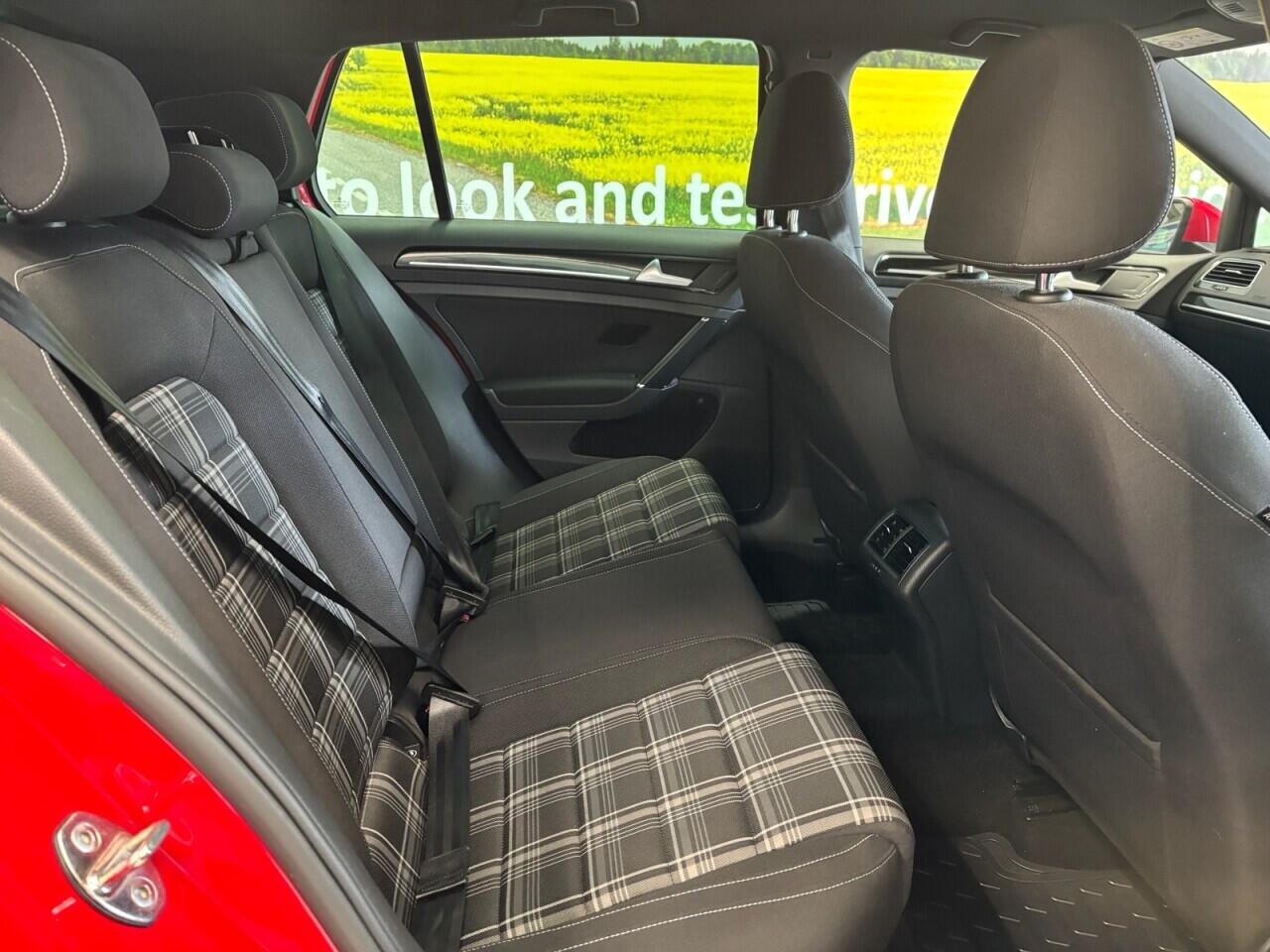 Volkswagen Golf view 18
