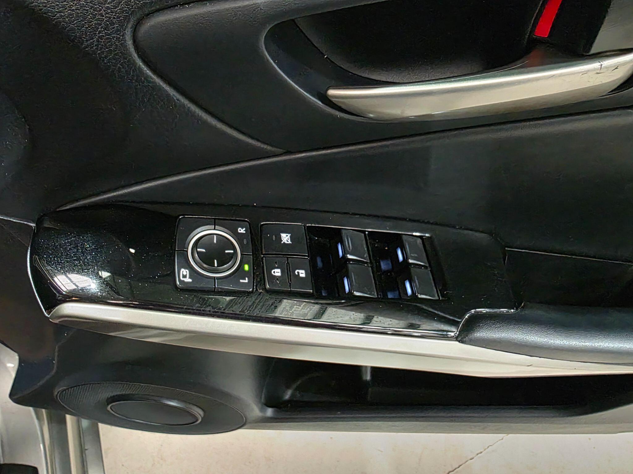 Lexus Is view 13