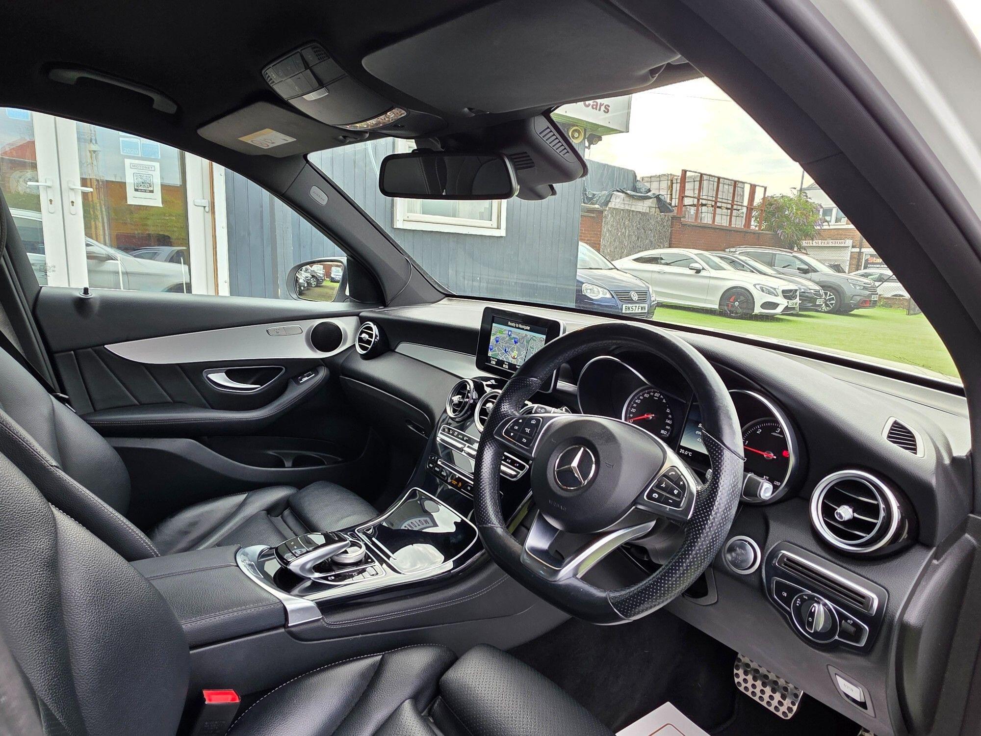Mercedes-Benz GLC view 29