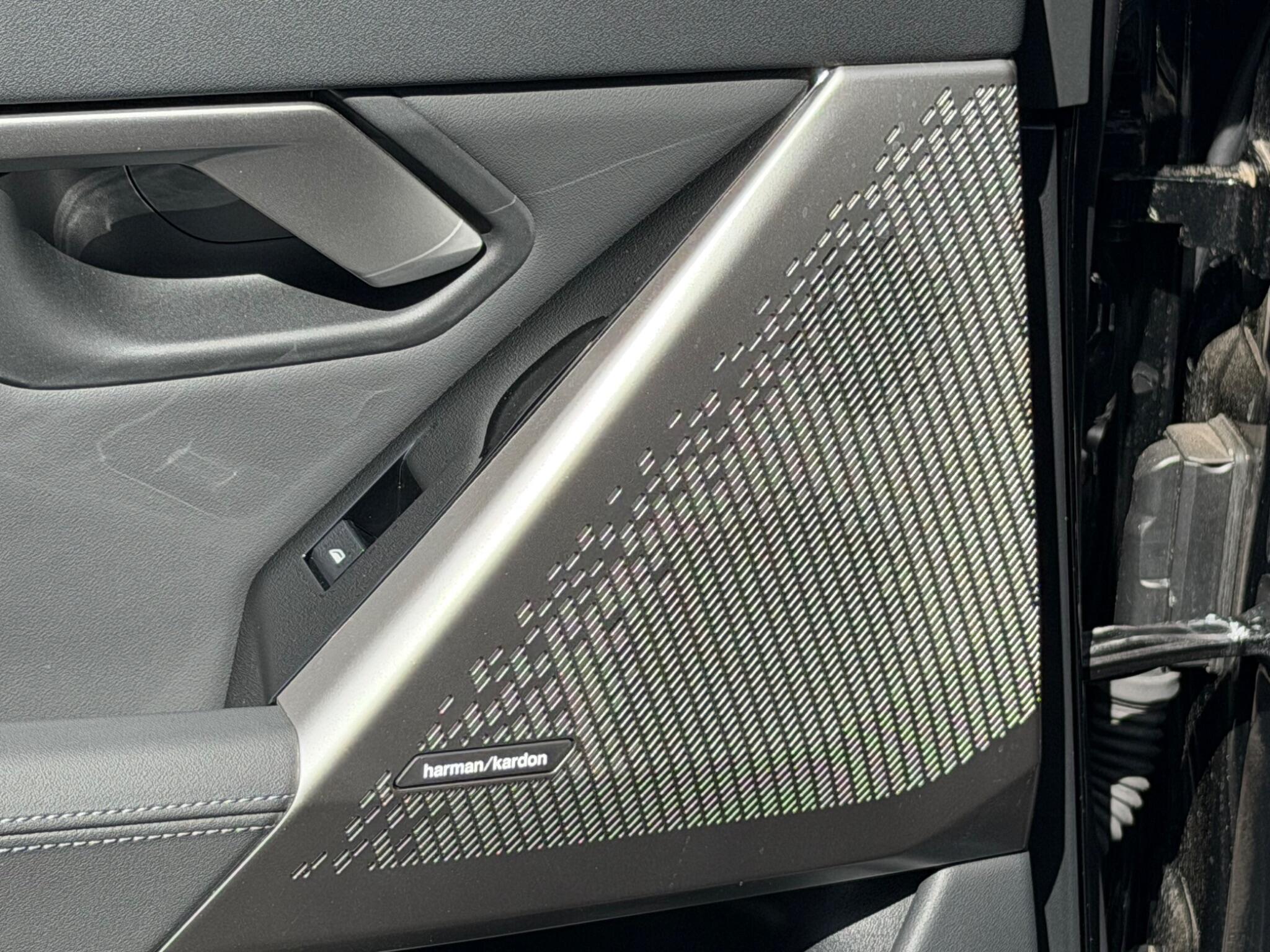 BMW 5 Series view 16
