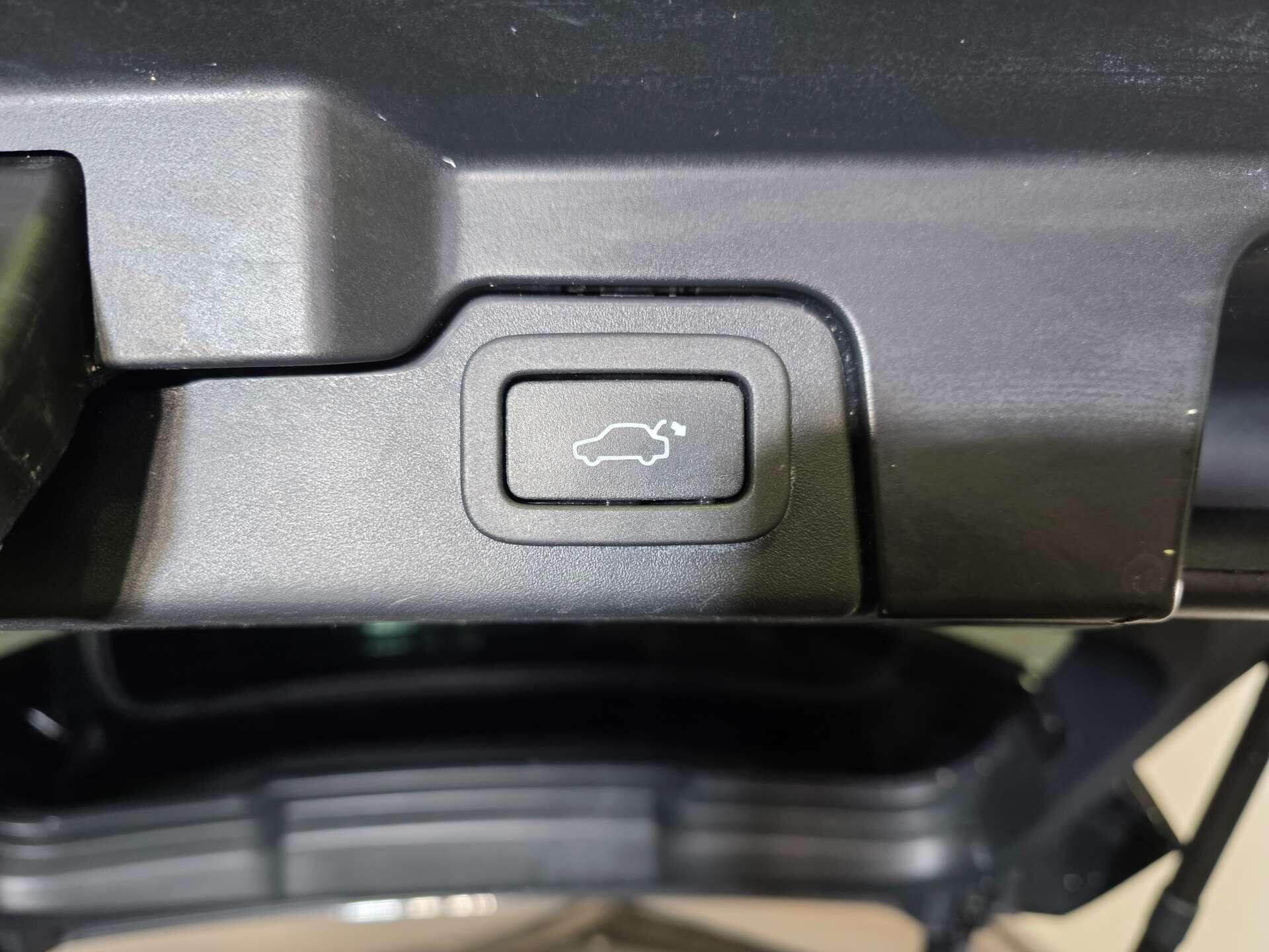 Land Rover Range Rover Evoque view 21