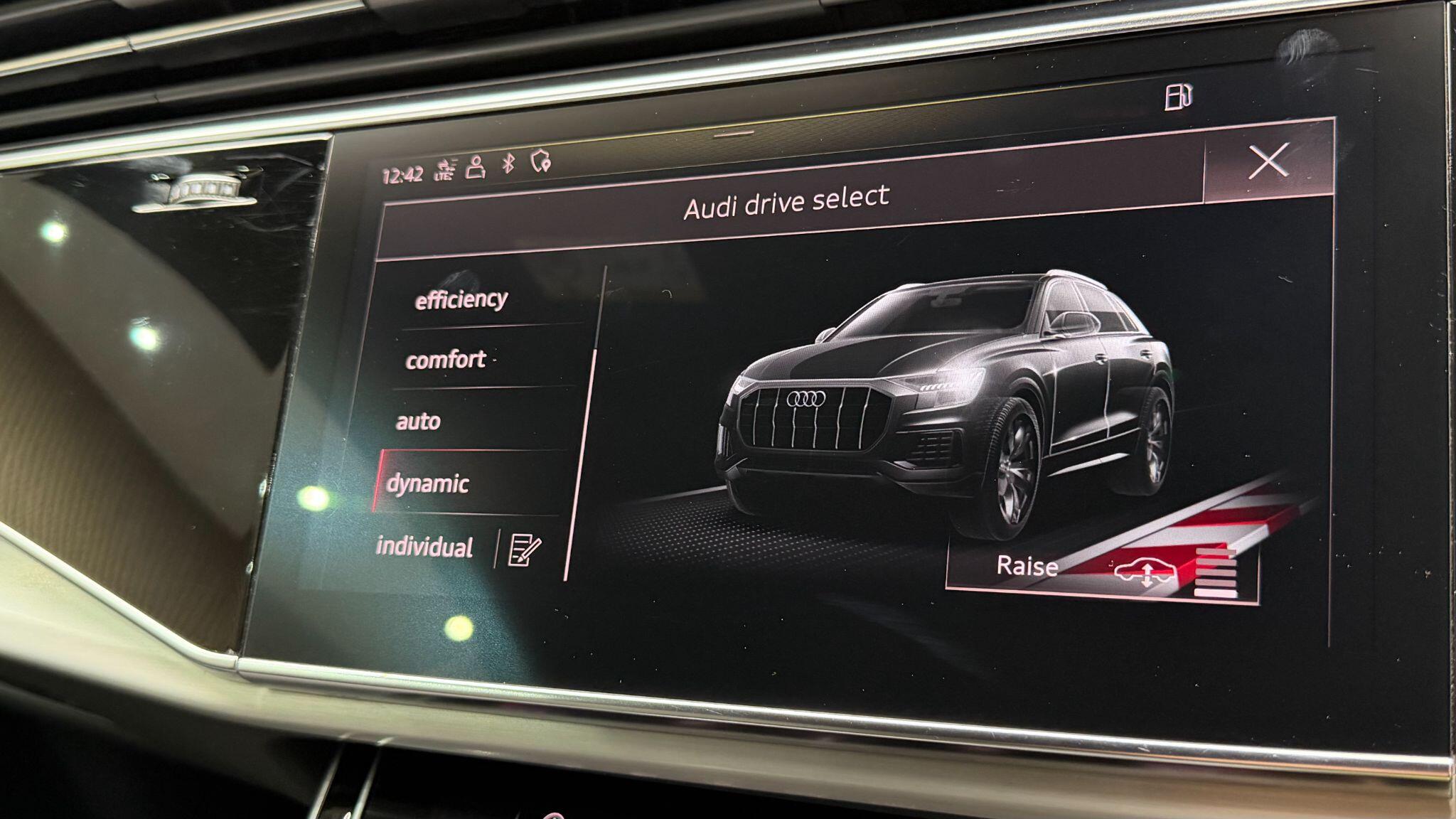 Audi Q8 view 29