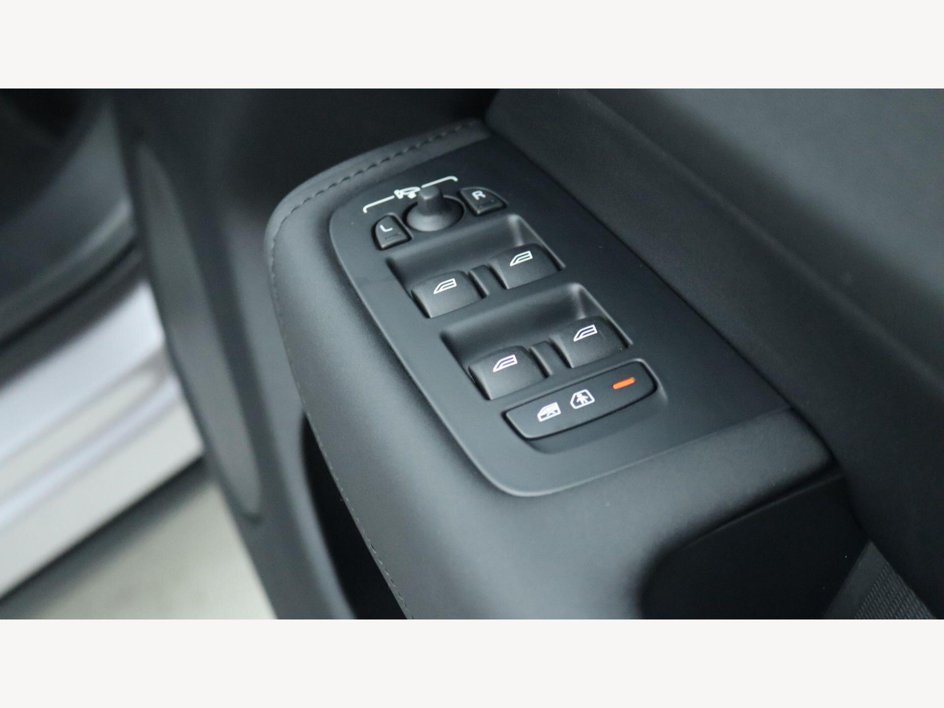 Volvo XC60 view 25
