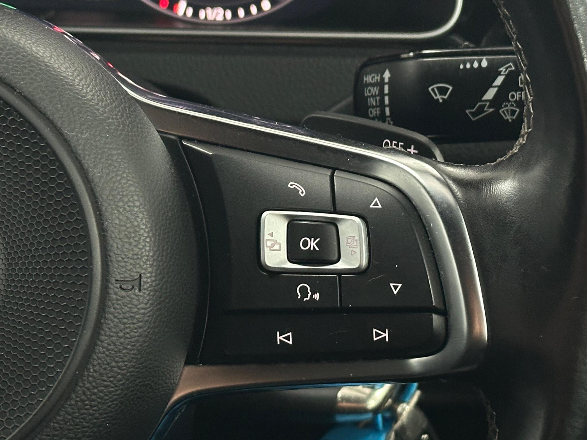 Volkswagen Golf view 26