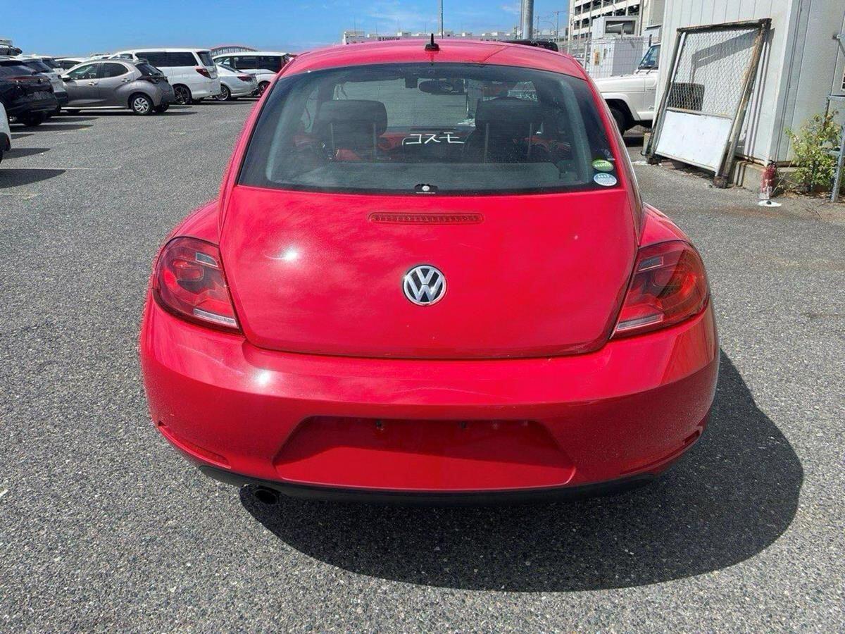 Volkswagen Beetle view 8