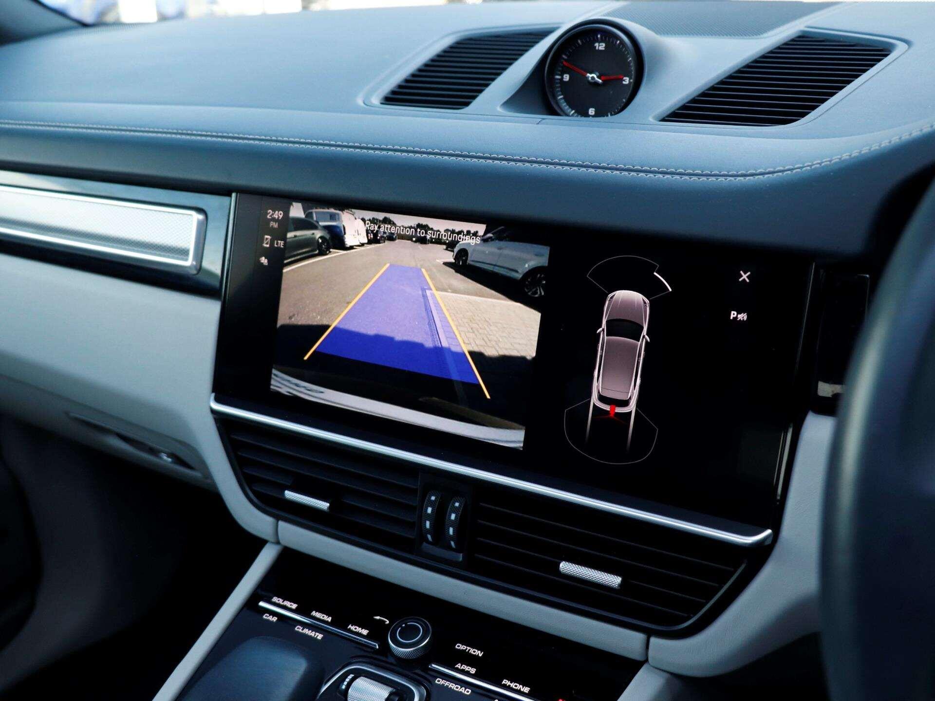 Porsche Cayenne view 16
