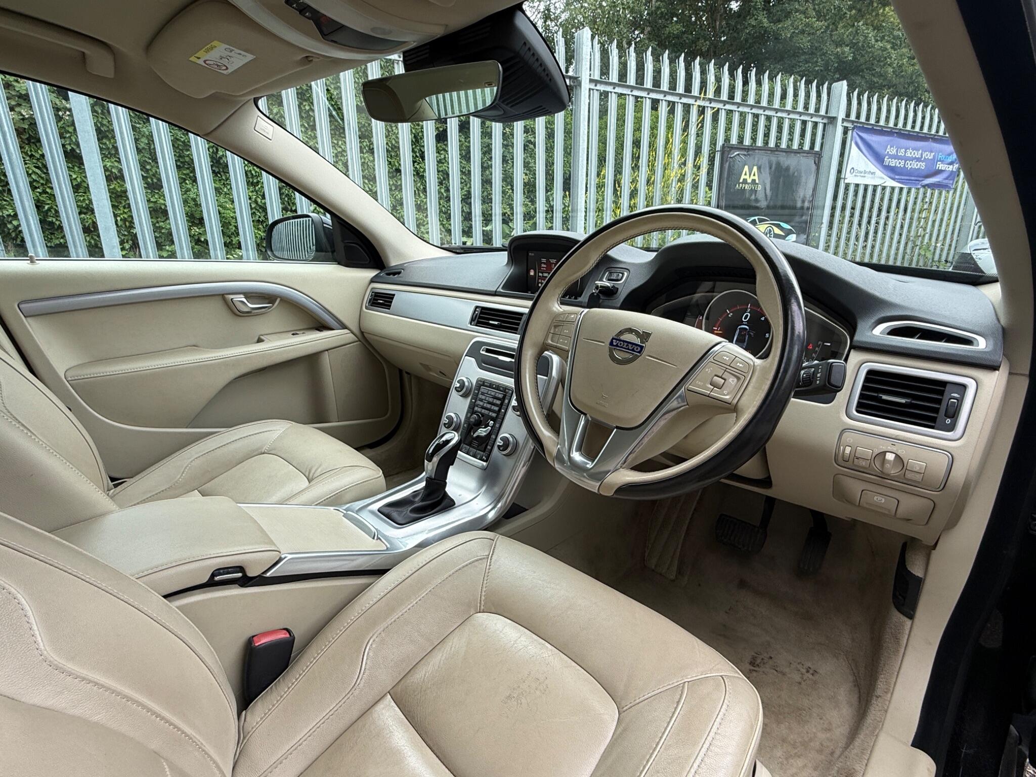 2015 Volvo S80 image 17