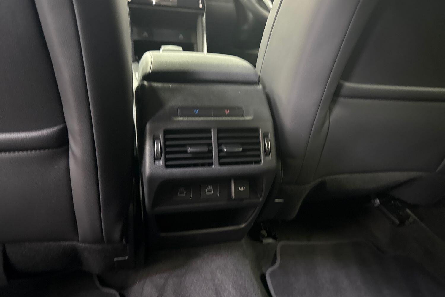 Land Rover Discovery Sport view 33