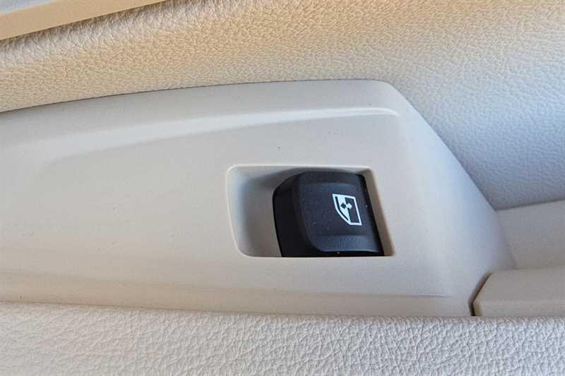 BMW 3 Series view 28