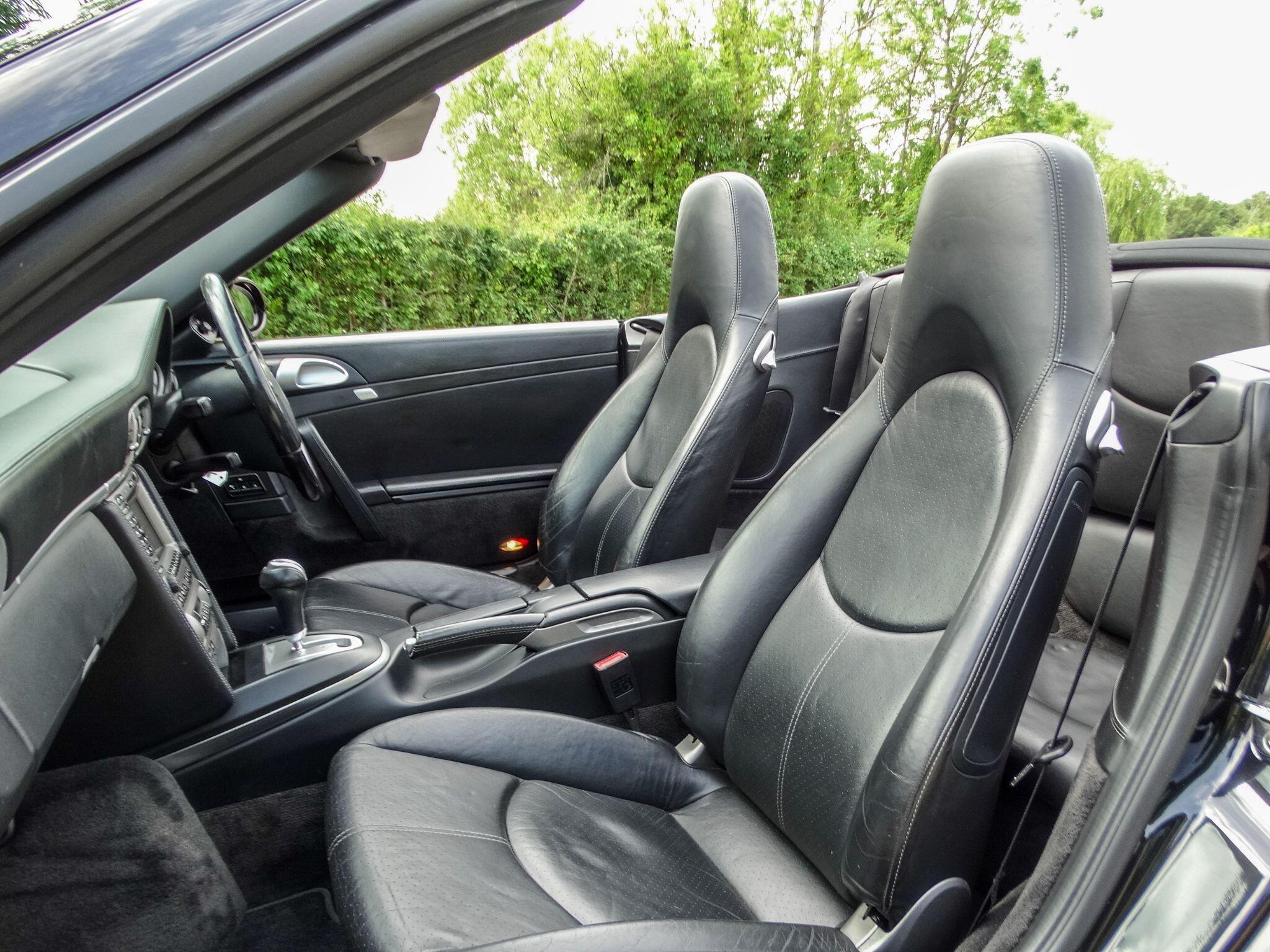 Porsche 911 view 11