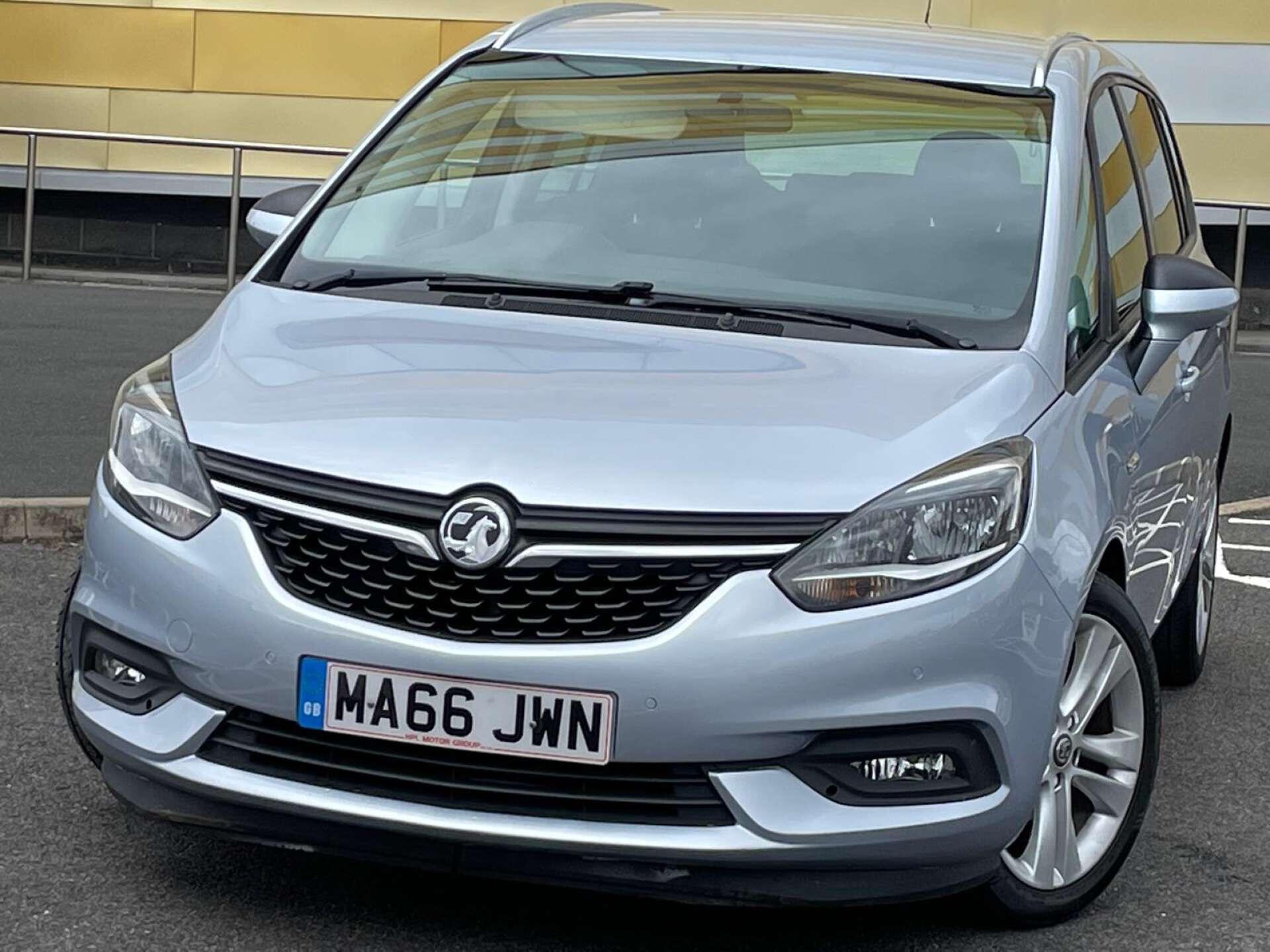 Vauxhall Zafira Tourer view 5