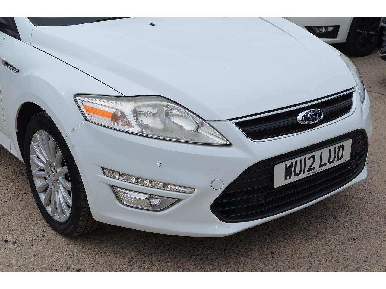 Ford Mondeo view 26