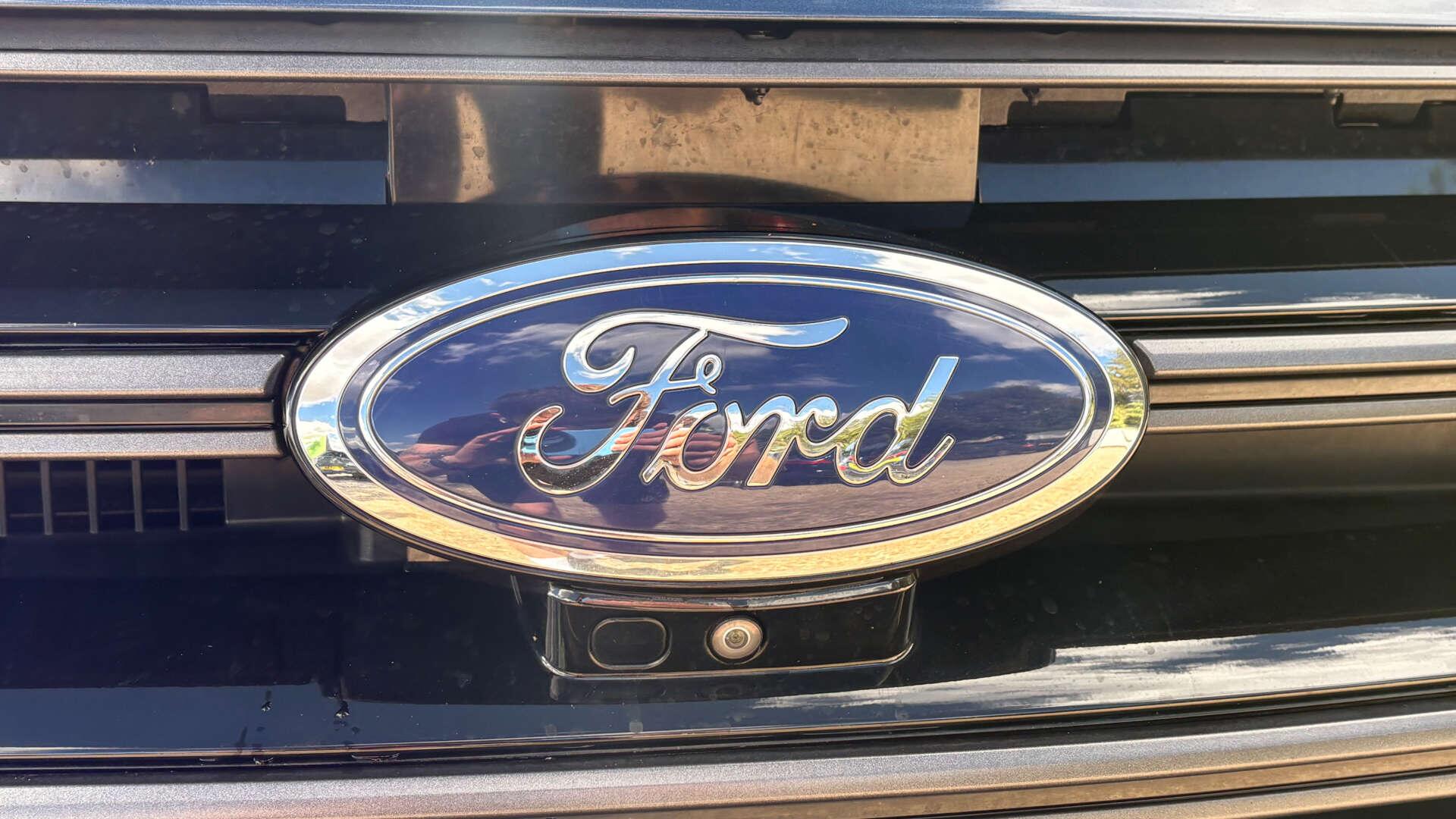 Ford Edge view 56
