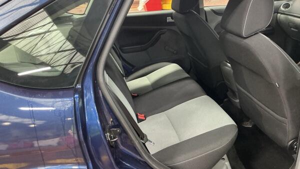 Ford Focus view 10