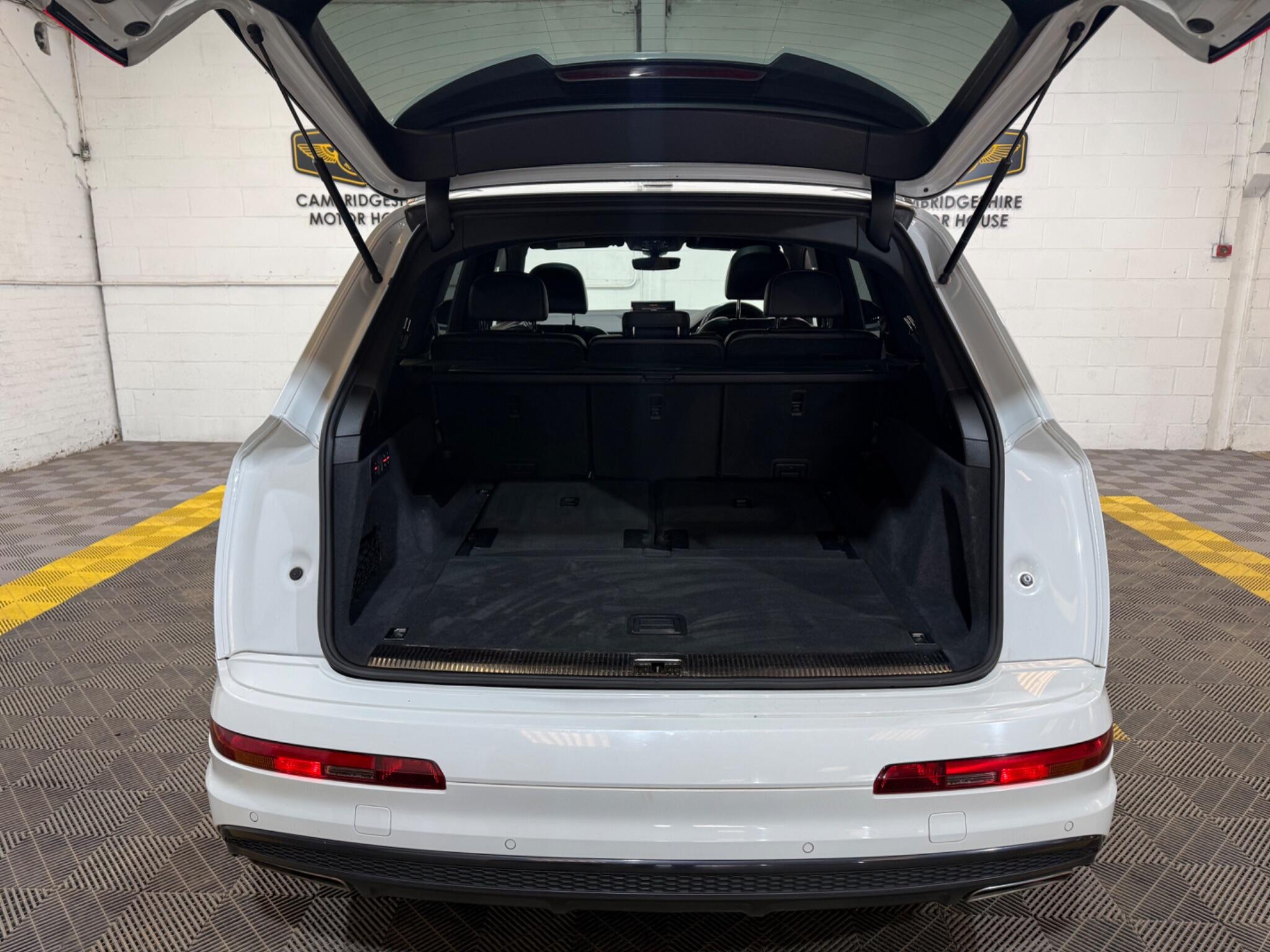 Audi Q7 view 71