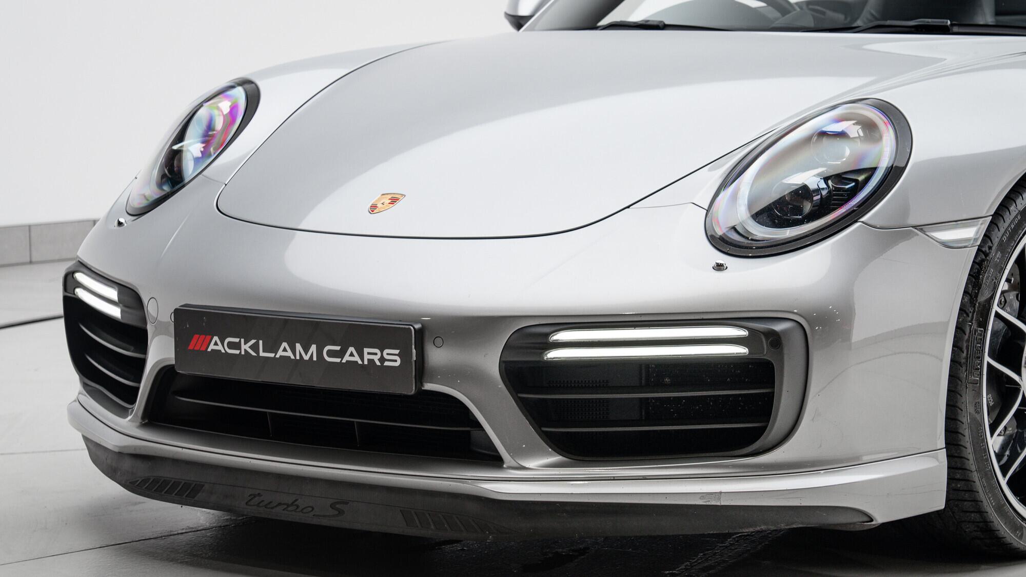 Porsche 911 view 16