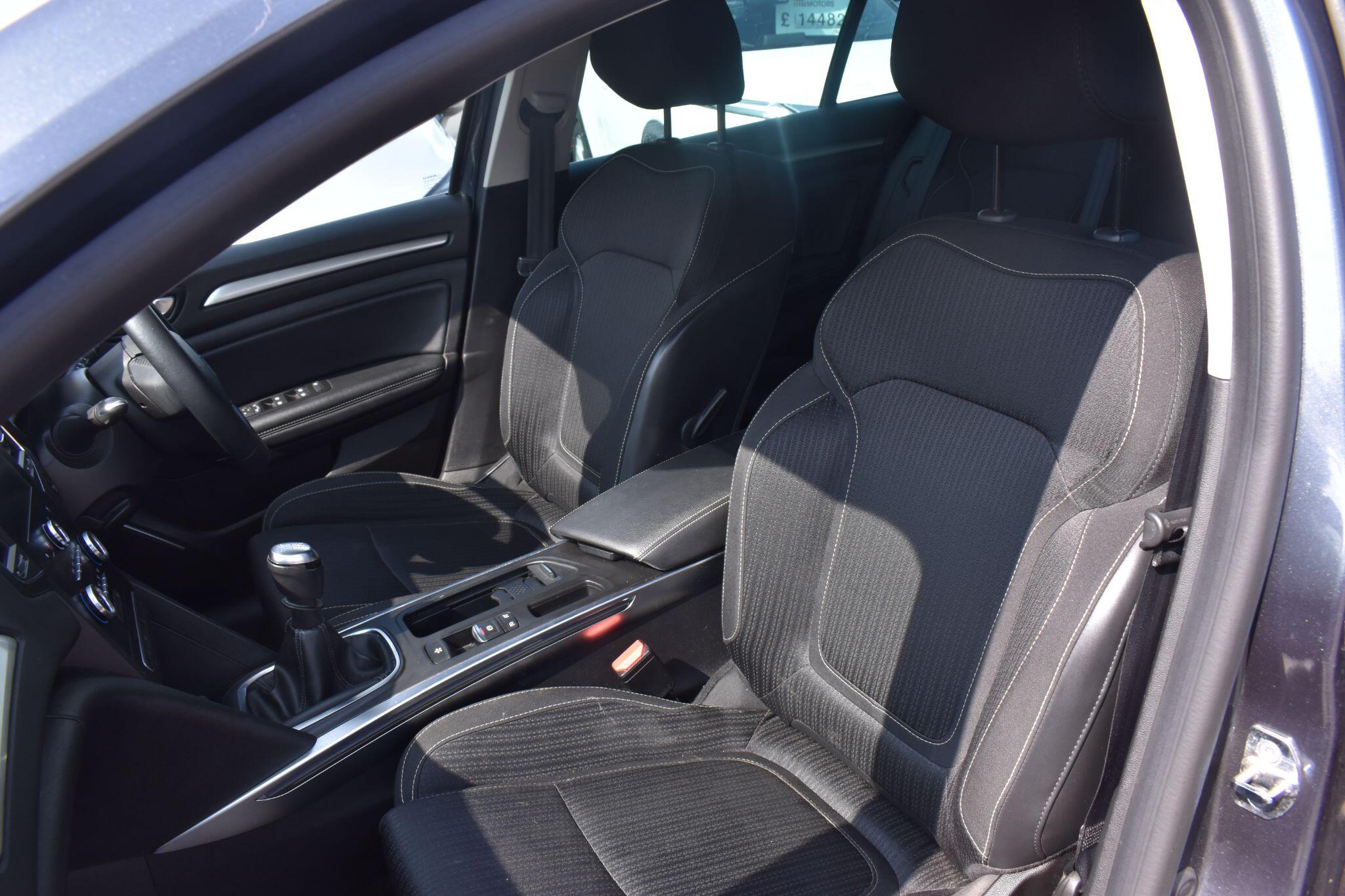 Megane - 1.3 TCe Iconic Sport Tourer Euro 6 (s/s) 5dr - Image 15