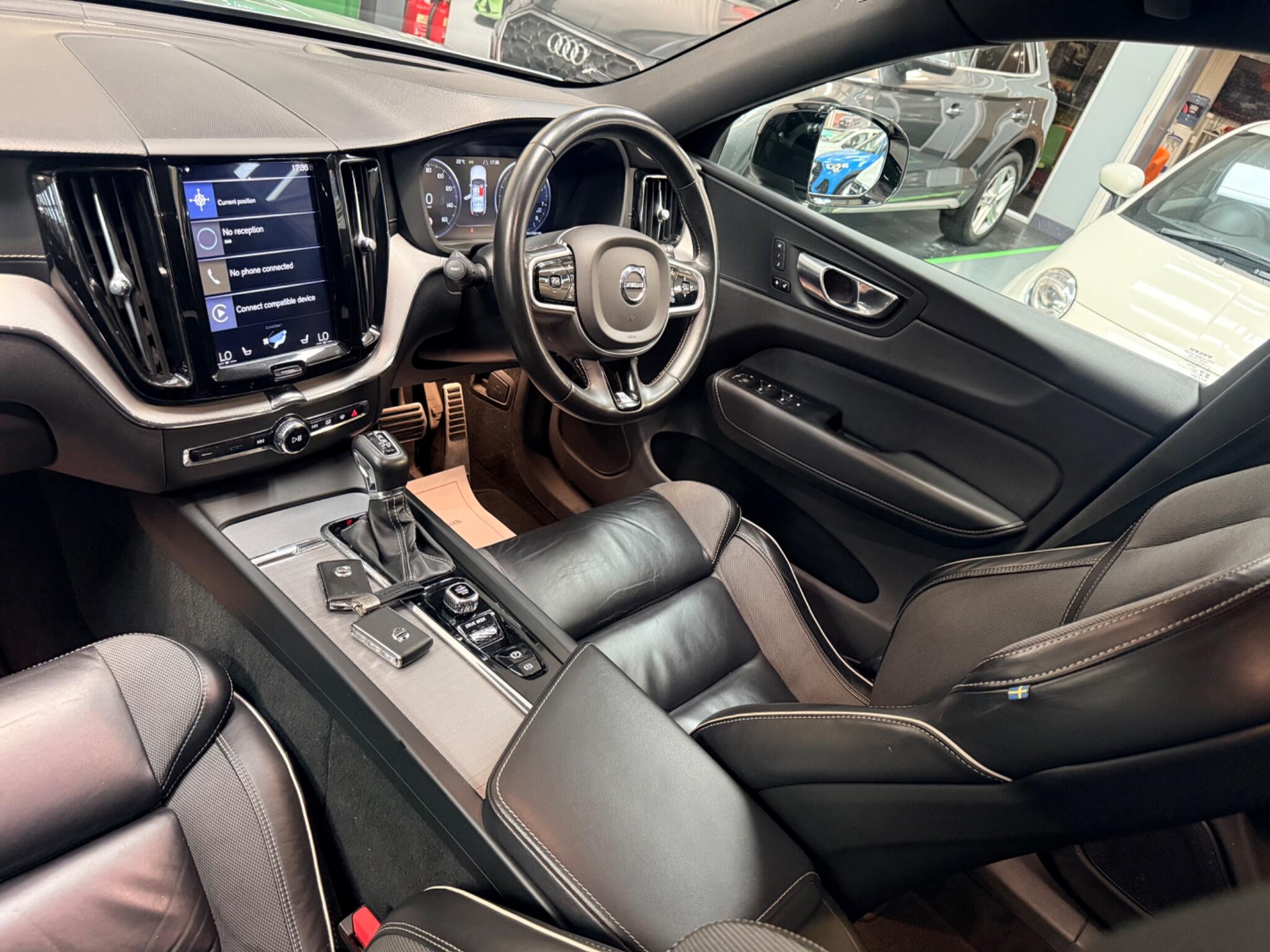 Volvo XC60 view 3