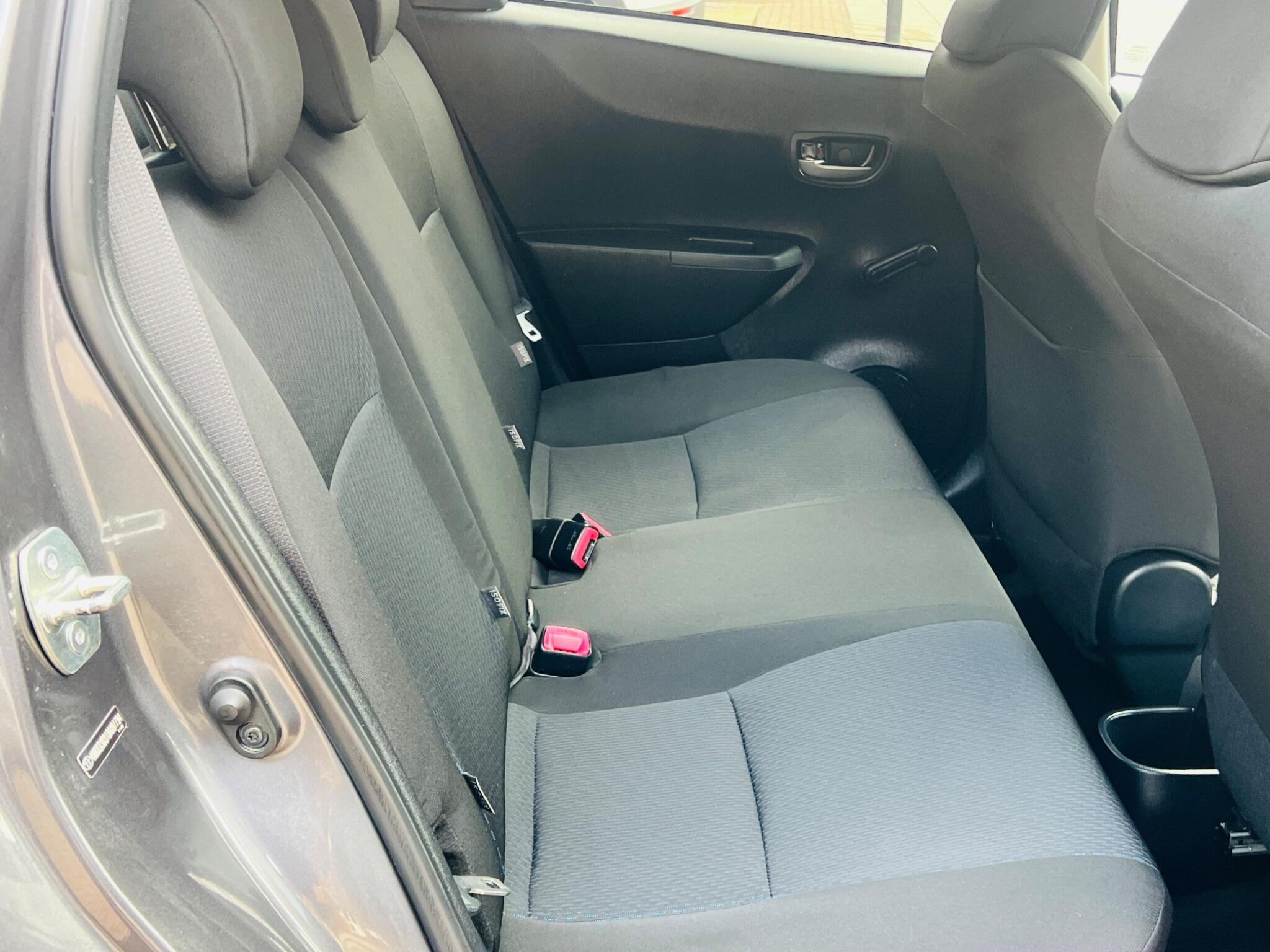 Toyota Yaris view 32