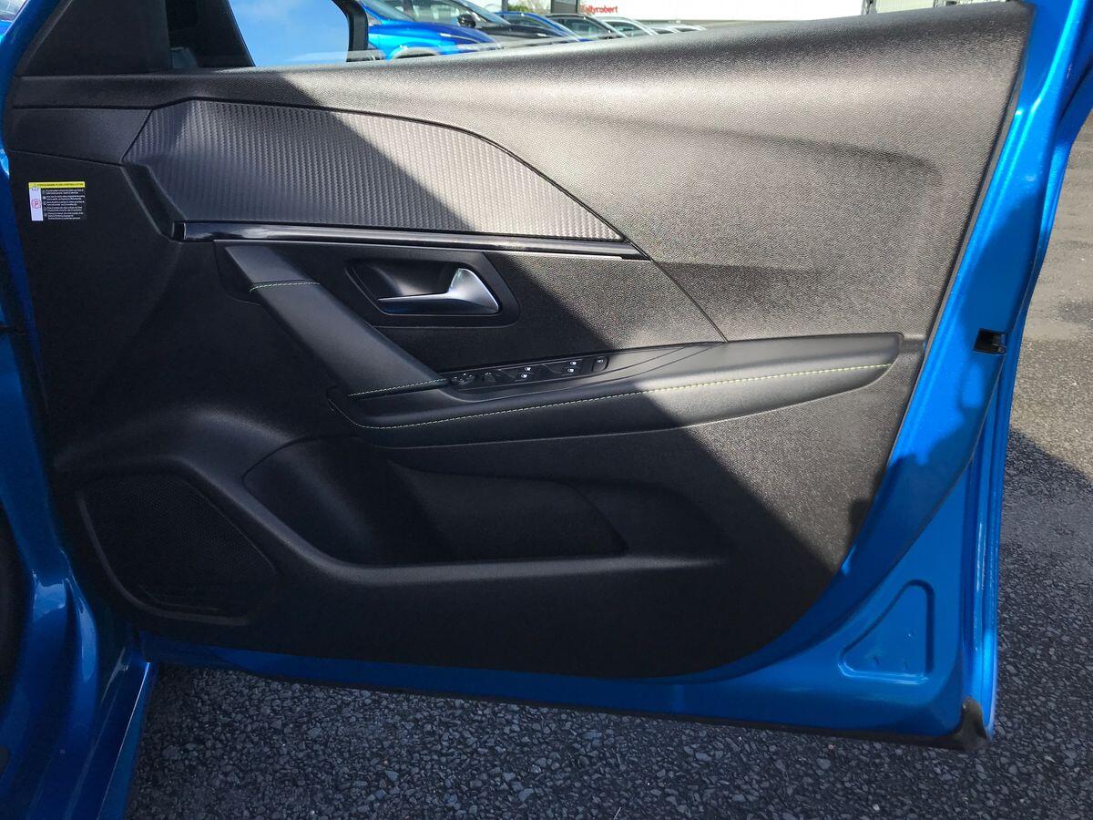 Peugeot 208 view 16
