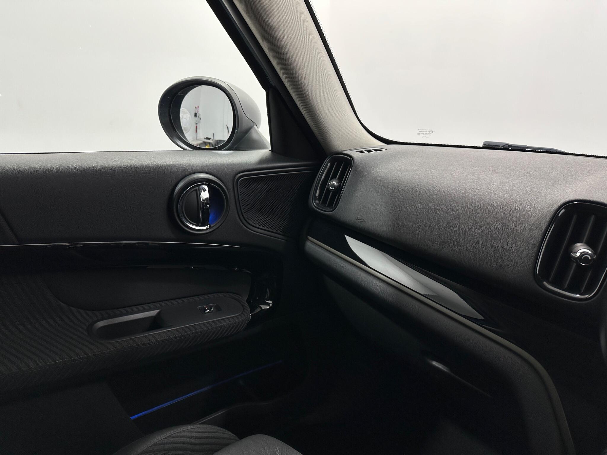 Mini Countryman view 28