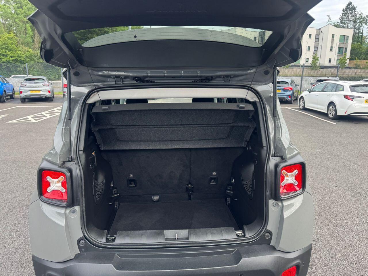 Jeep Renegade view 10