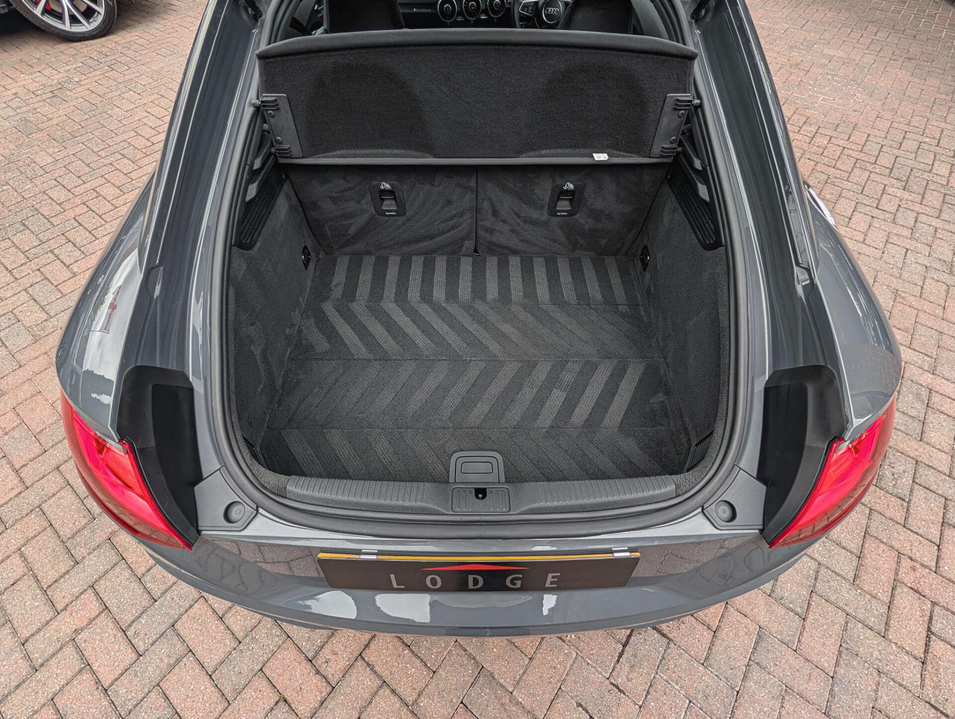 Audi TT view 43