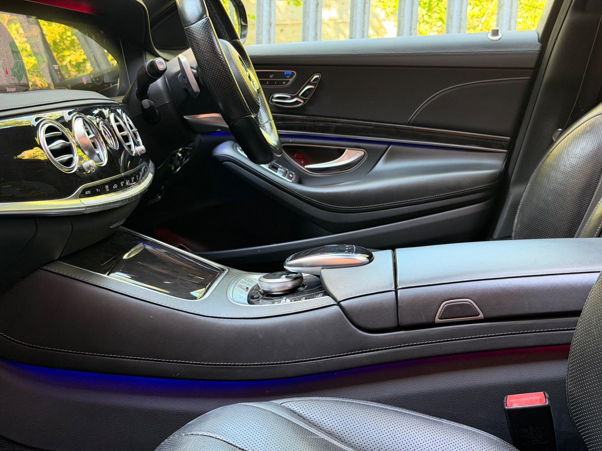 Mercedes-Benz S-Class view 37