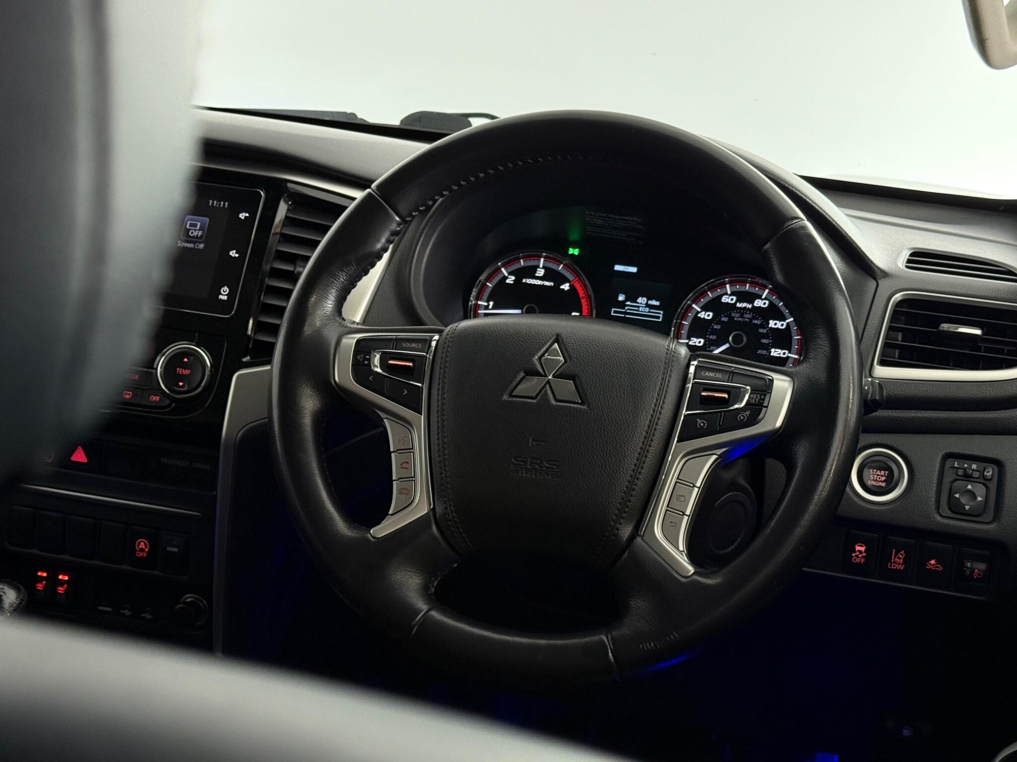 Mitsubishi L200 view 13