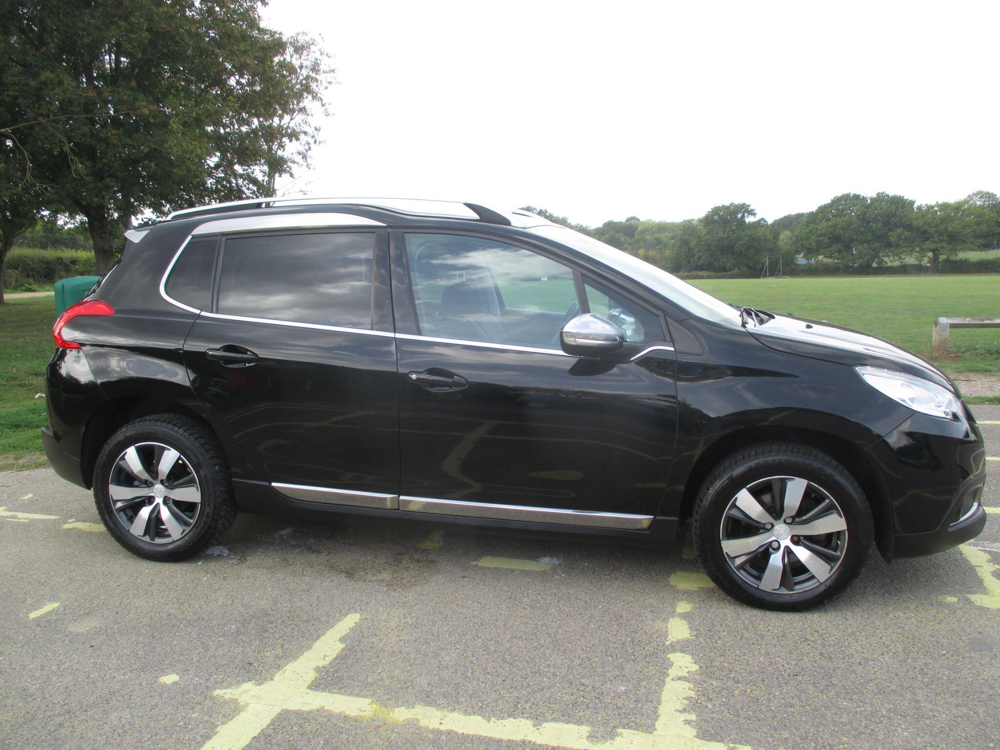 Peugeot 2008 view 5