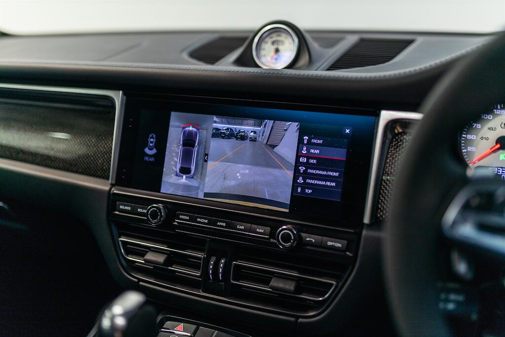 Porsche Macan view 34