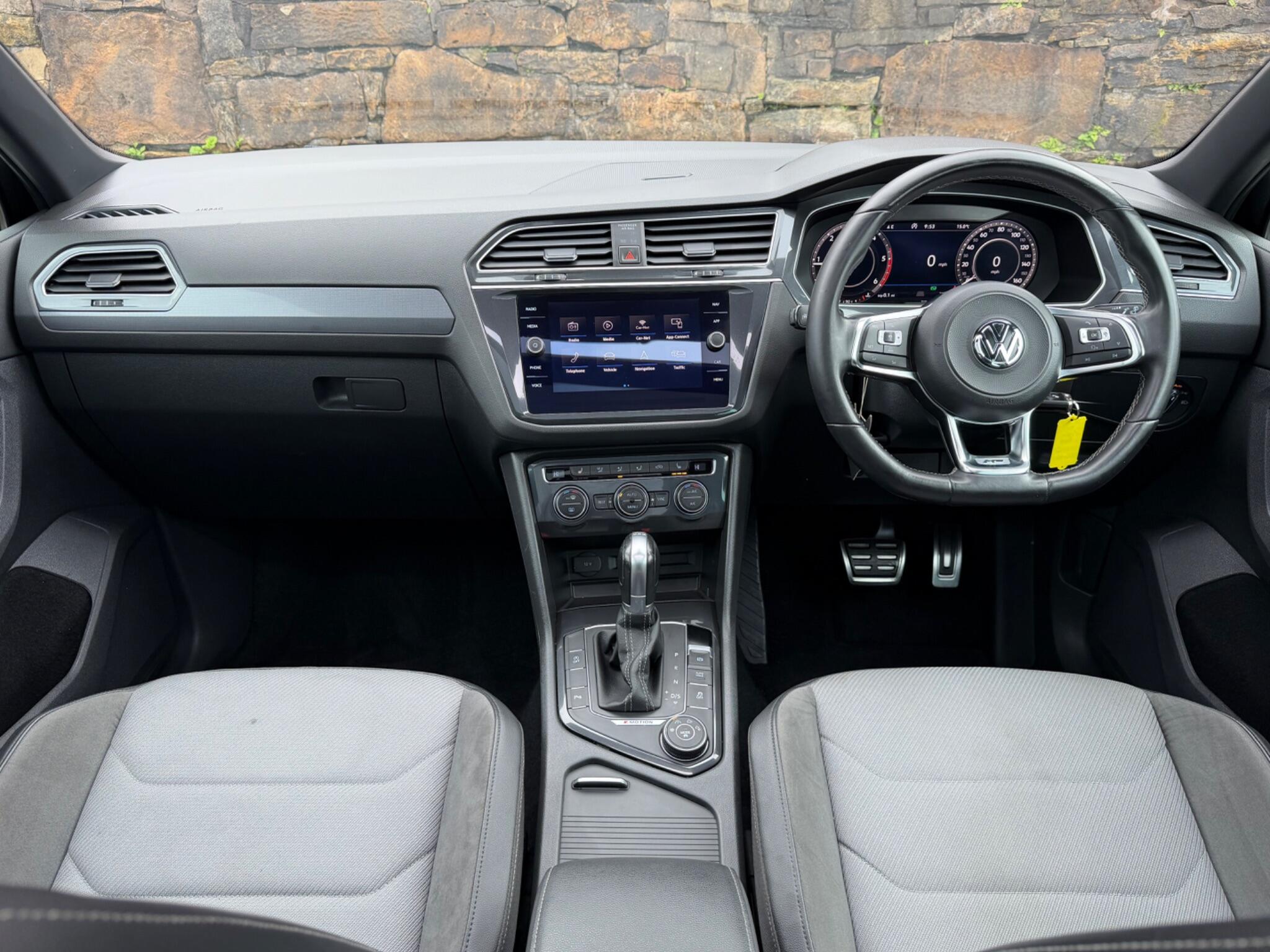 Volkswagen Tiguan view 12