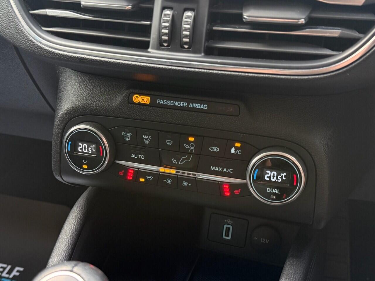 Ford Focus view 22
