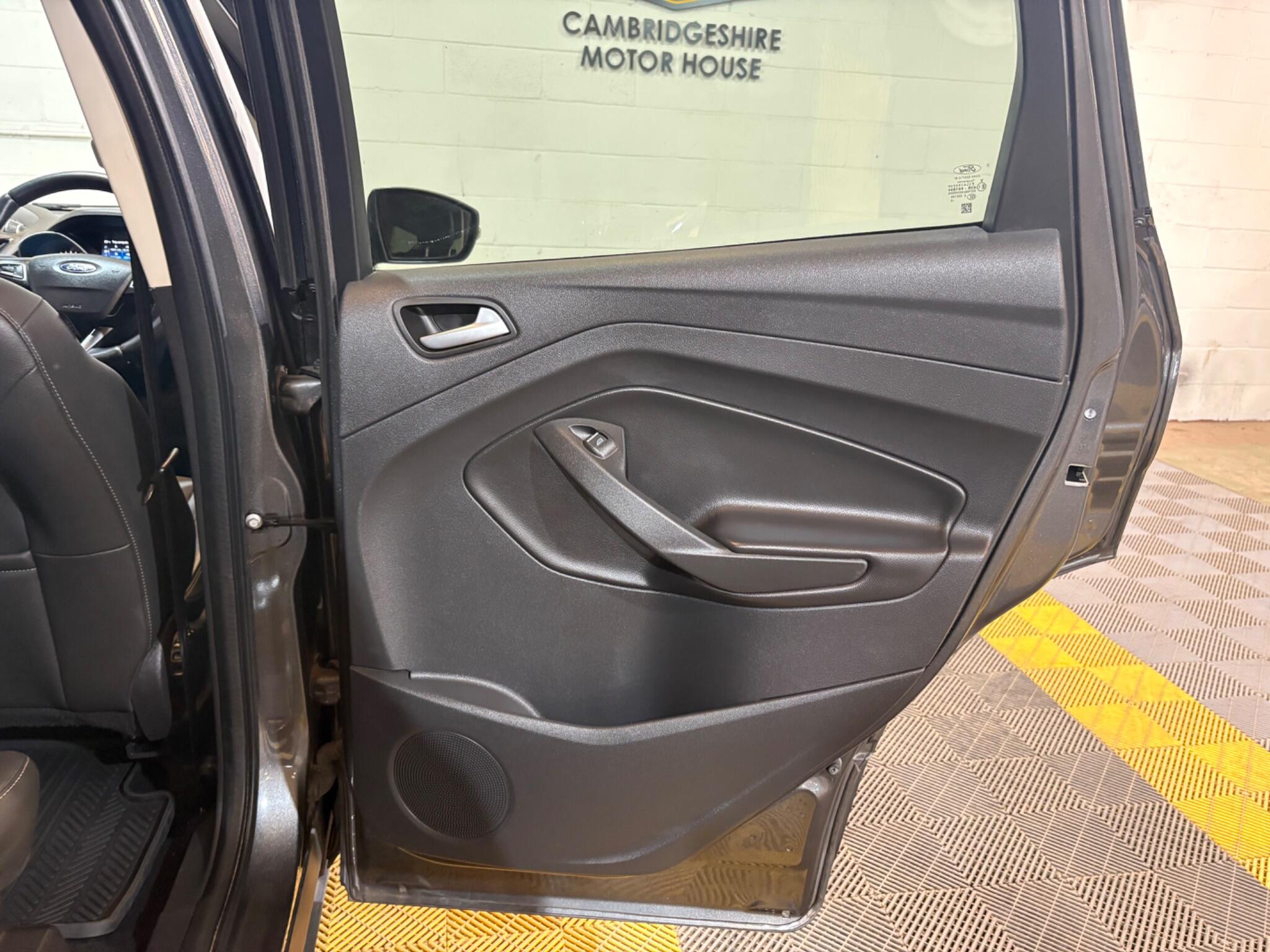 Ford Kuga view 37