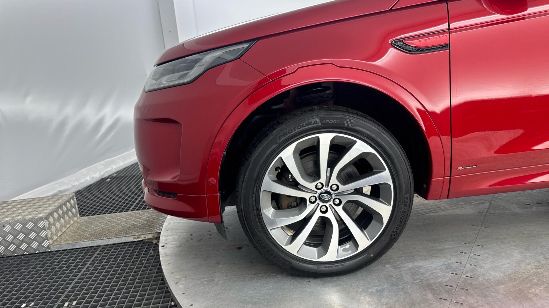 Land Rover Discovery Sport view 30