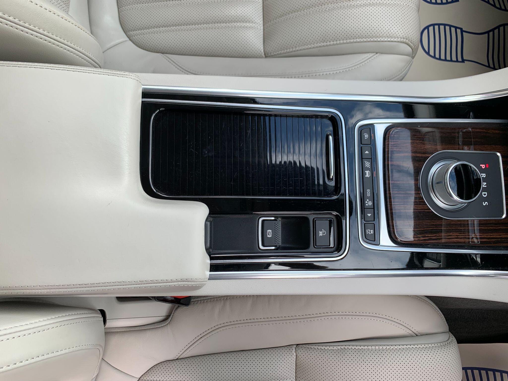 Jaguar XF view 40