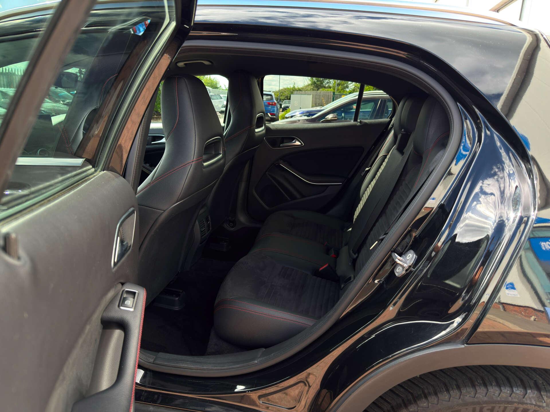 Mercedes-Benz Gla view 26