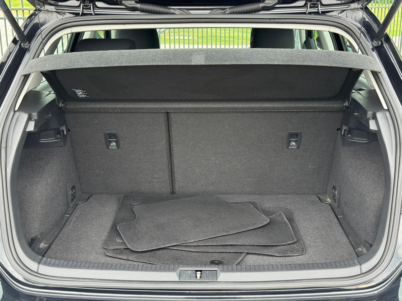 2013 Volkswagen Golf image 30