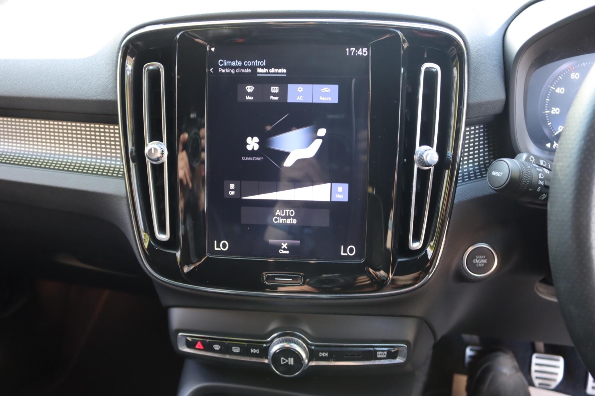 Volvo XC40 view 10