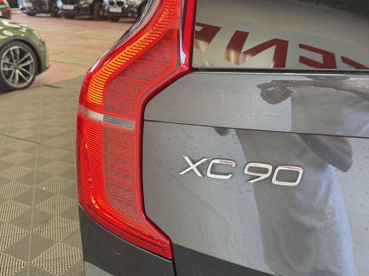 Volvo XC90 view 28