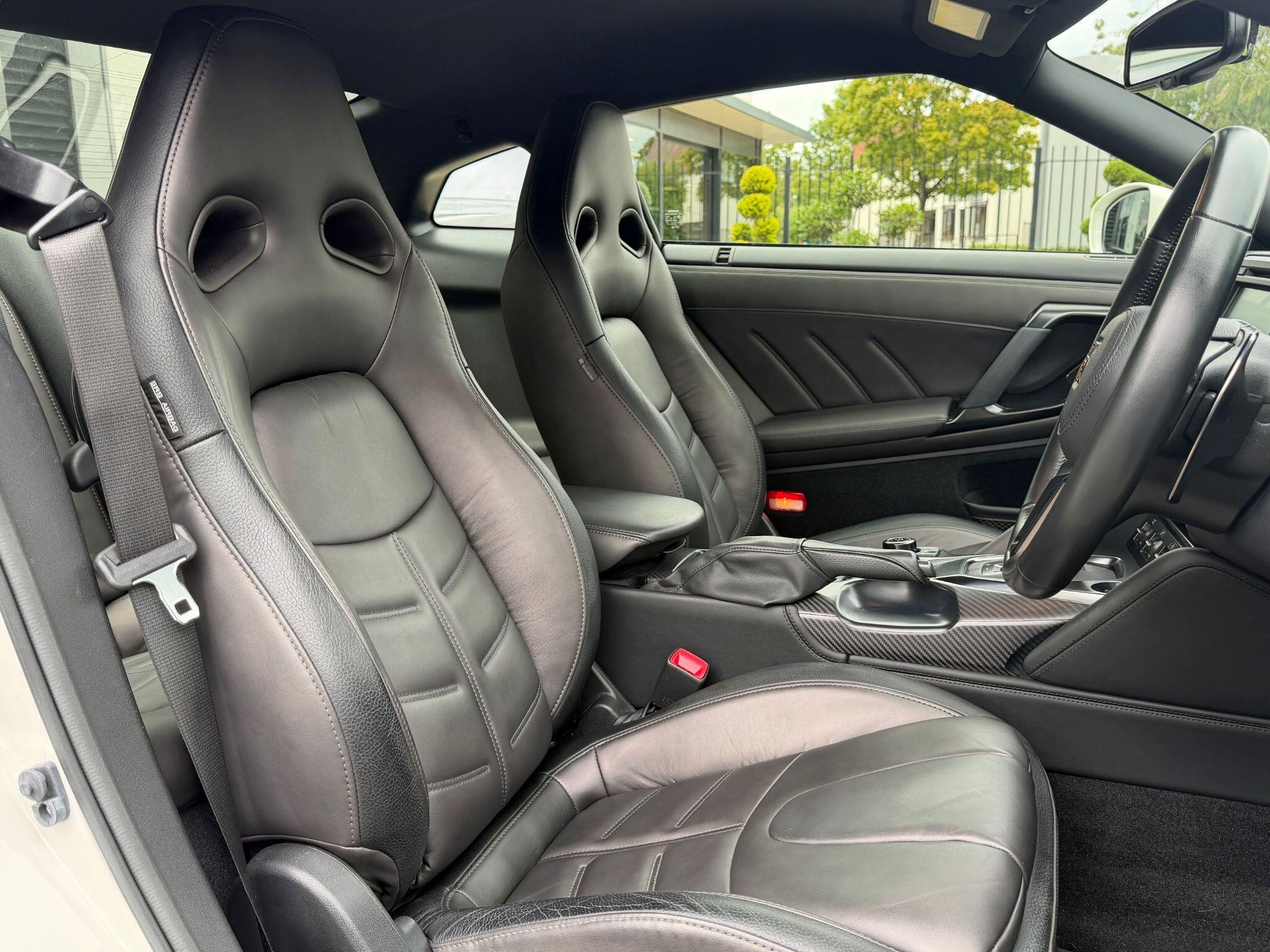 Nissan GT-R view 15