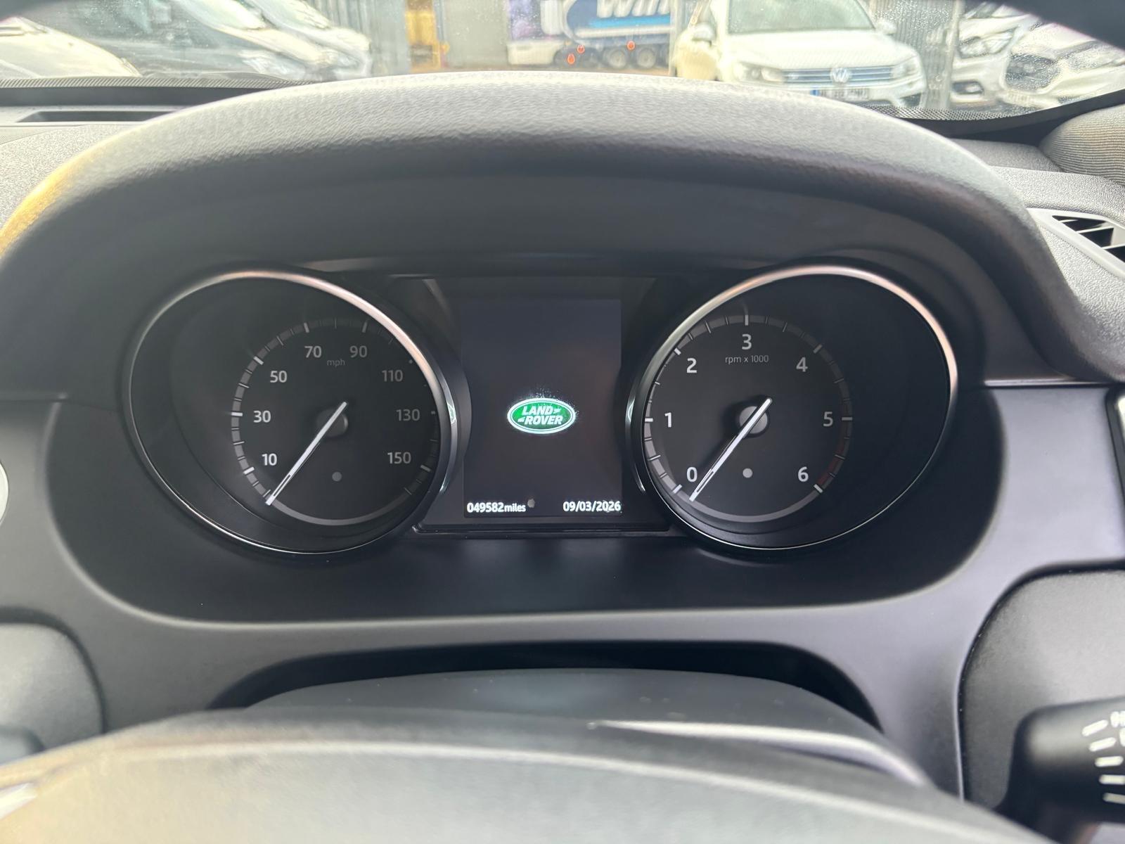 Land Rover Discovery Sport view 31