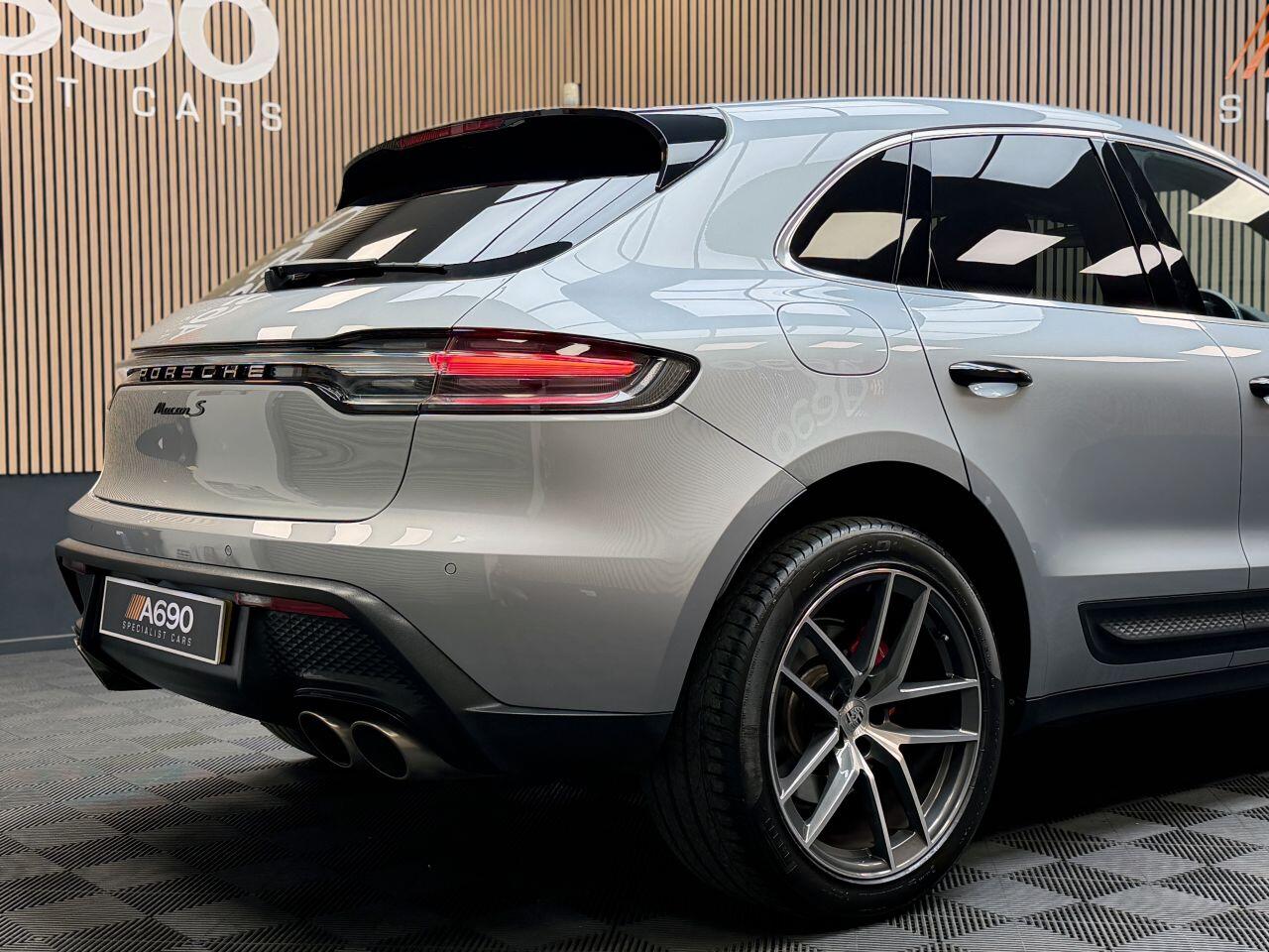 Porsche Macan view 16